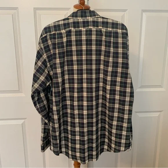 Etienne Aigner Men’s Classic Plaid Button Down Shirt - Picture 2 of 3